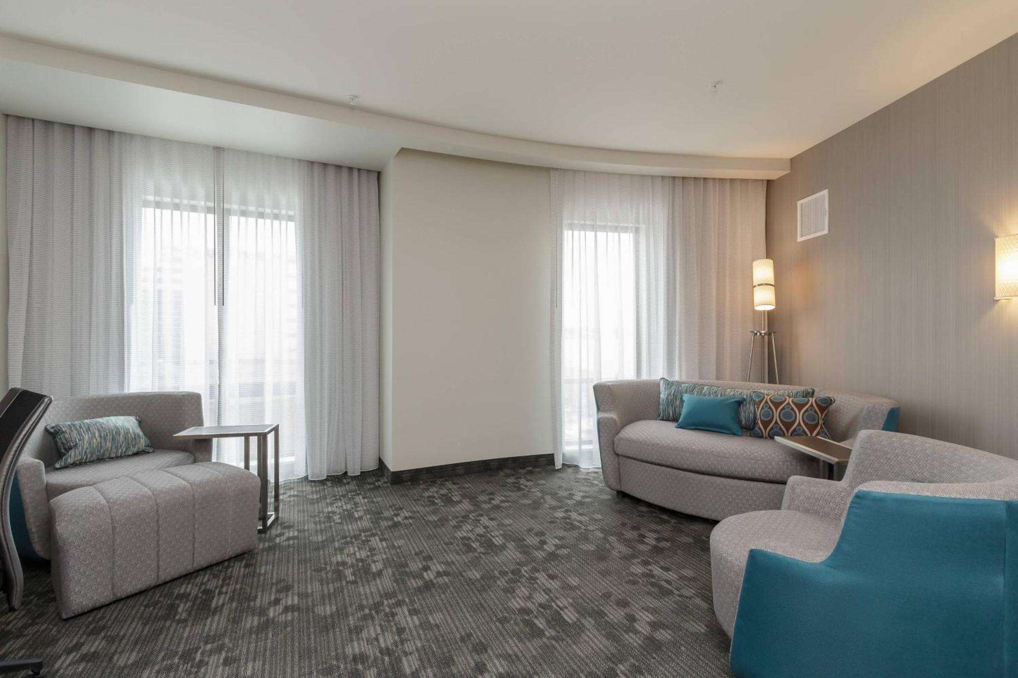 Отель Courtyard By Marriott South Bend Downtown Экстерьер фото