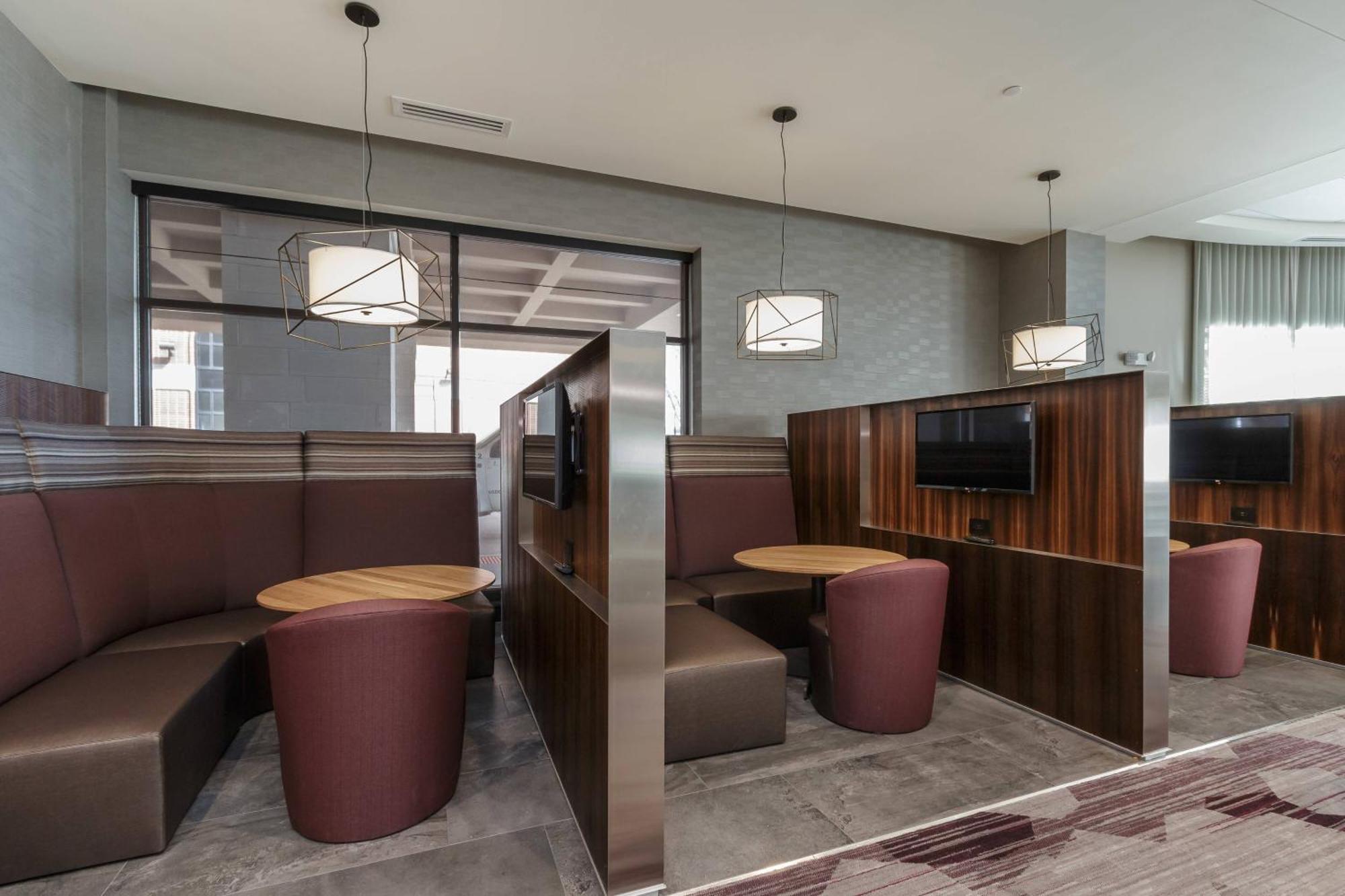 Отель Courtyard By Marriott South Bend Downtown Экстерьер фото